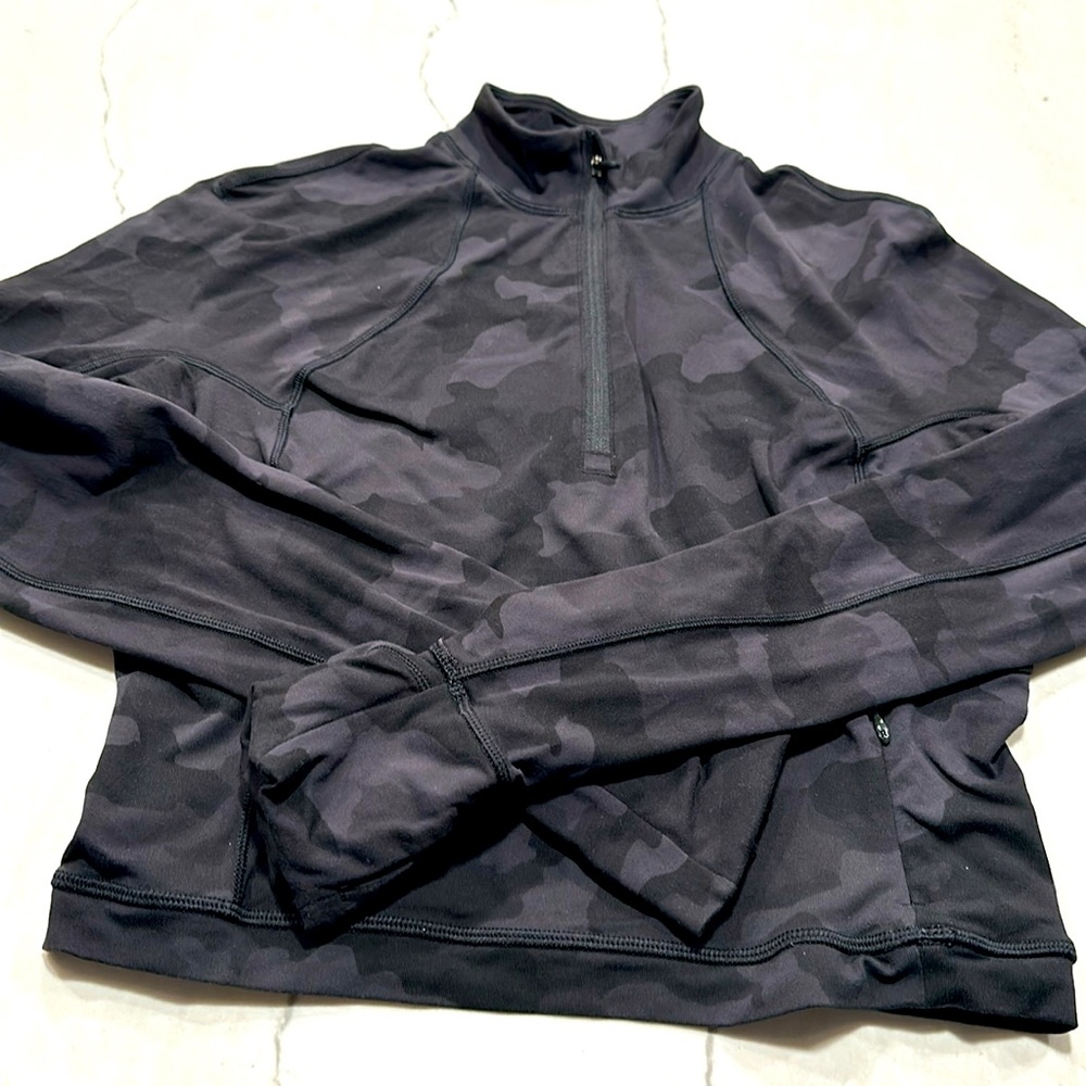 Lululemon 1/2 Zip Cropped camo print size 8